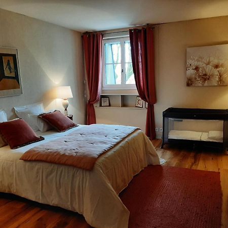 La Souveraine Saint-Genis-Laval Extérieur photo