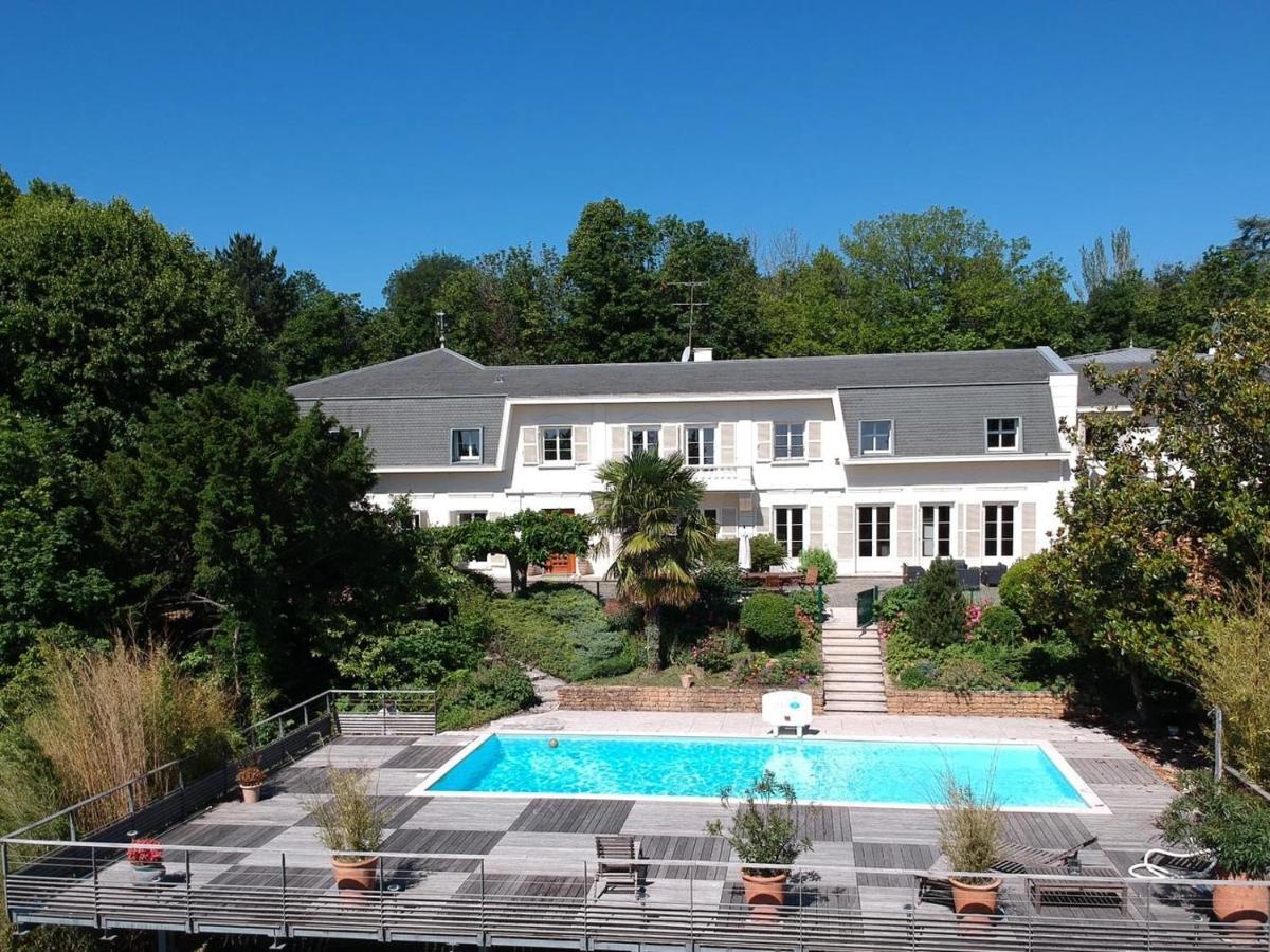 La Souveraine Saint-Genis-Laval Extérieur photo