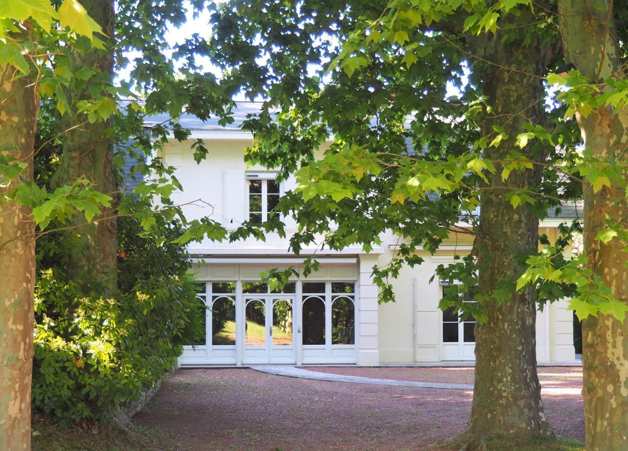 La Souveraine Saint-Genis-Laval Extérieur photo