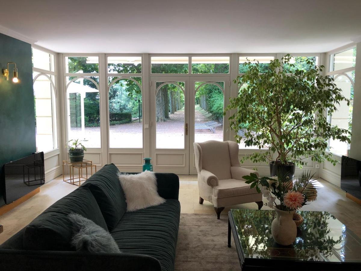 La Souveraine Saint-Genis-Laval Extérieur photo