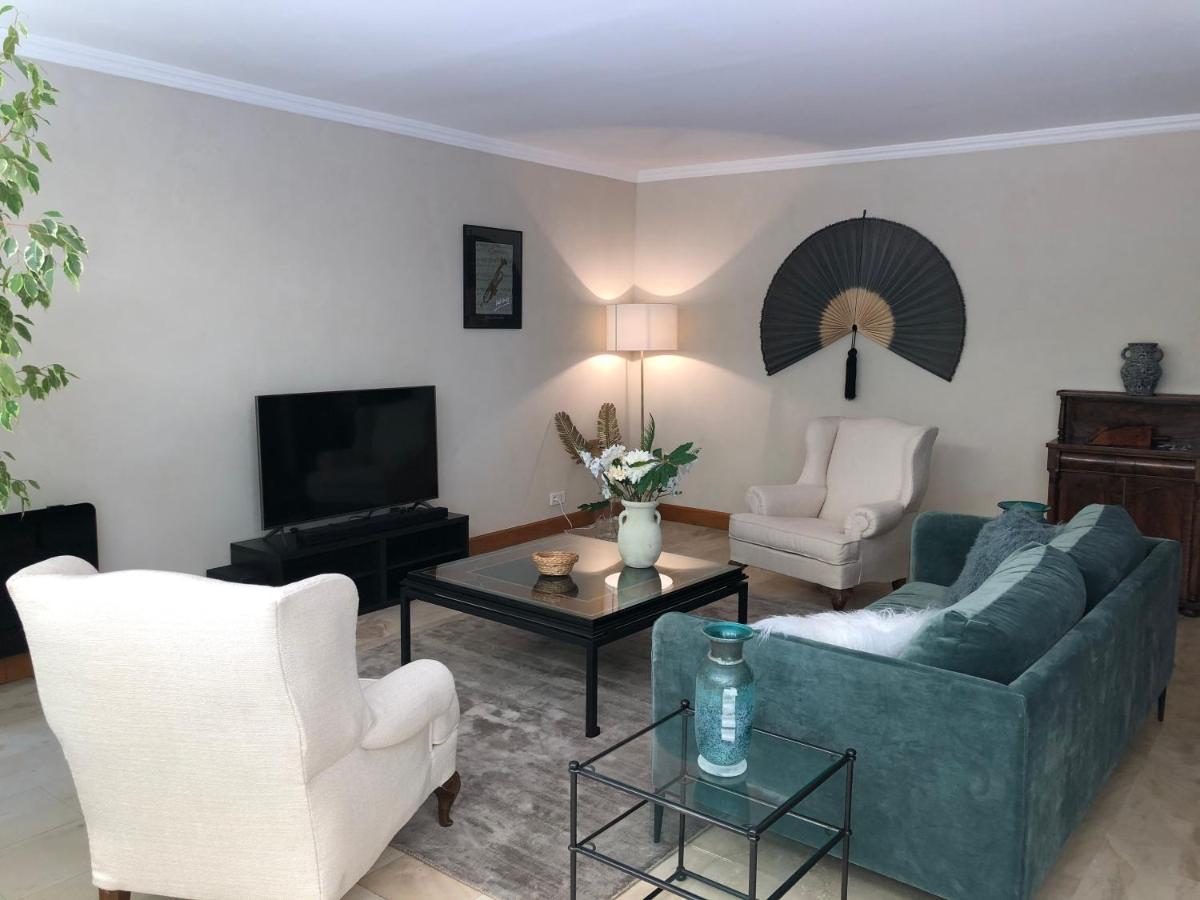 La Souveraine Saint-Genis-Laval Extérieur photo