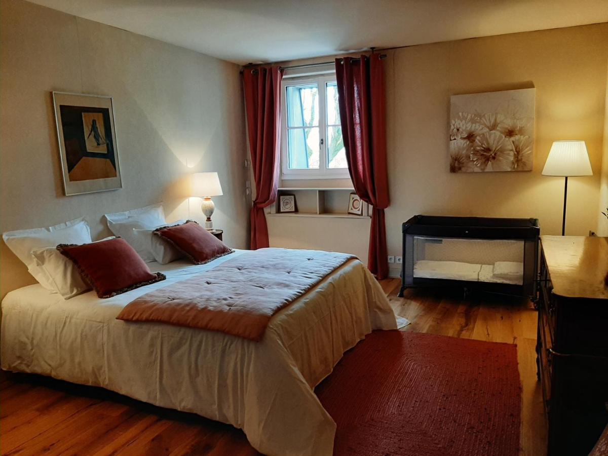 La Souveraine Saint-Genis-Laval Extérieur photo