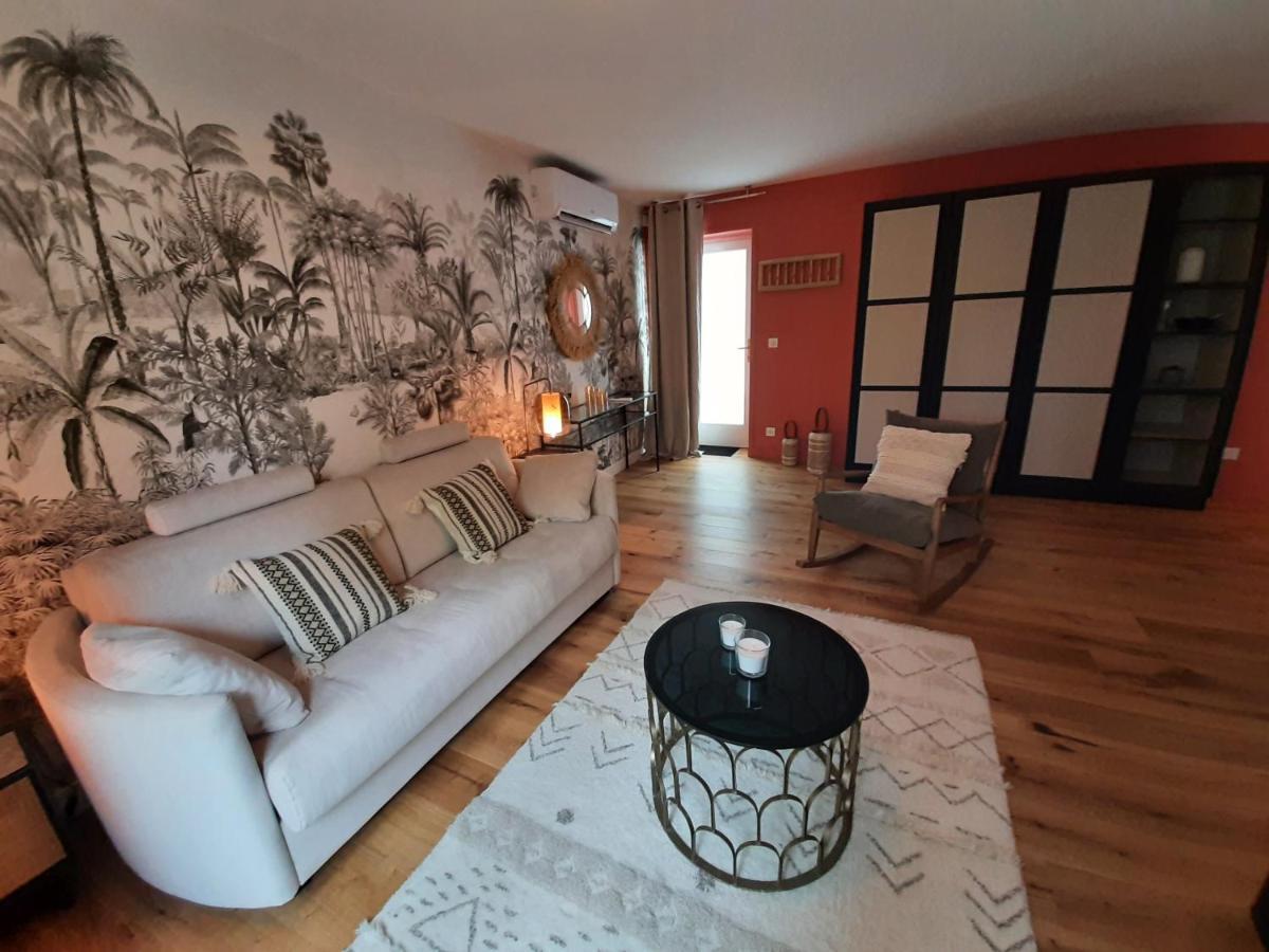 La Souveraine Saint-Genis-Laval Extérieur photo