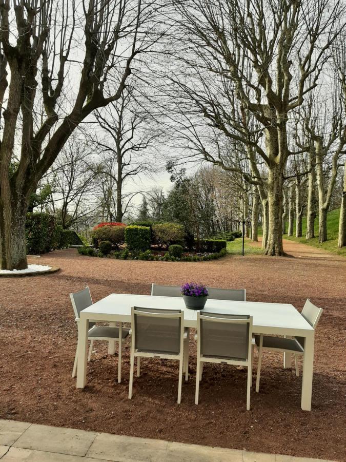 La Souveraine Saint-Genis-Laval Extérieur photo