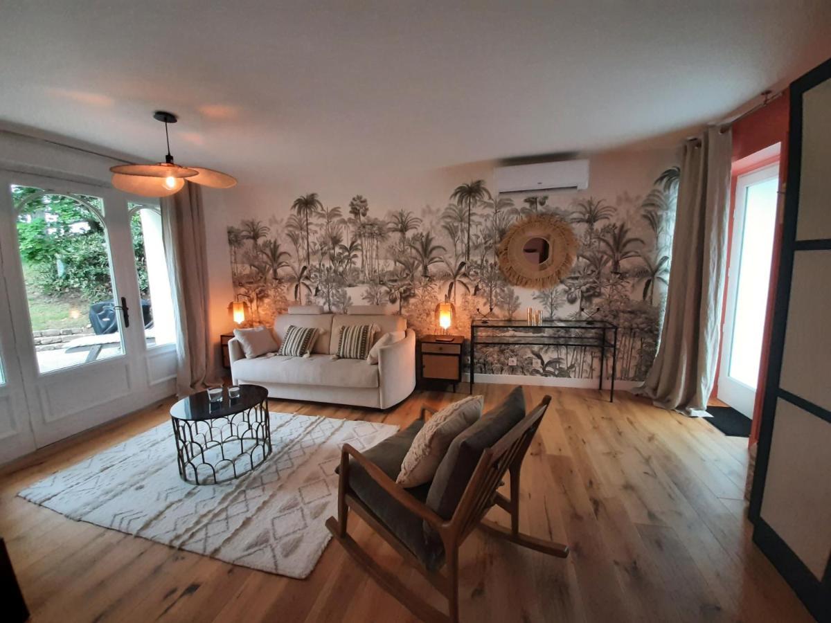 La Souveraine Saint-Genis-Laval Extérieur photo